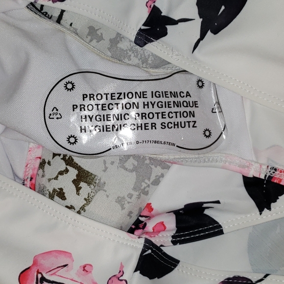 NWOT Two Piece White Floral Swimsuit - Picture 4 of 4